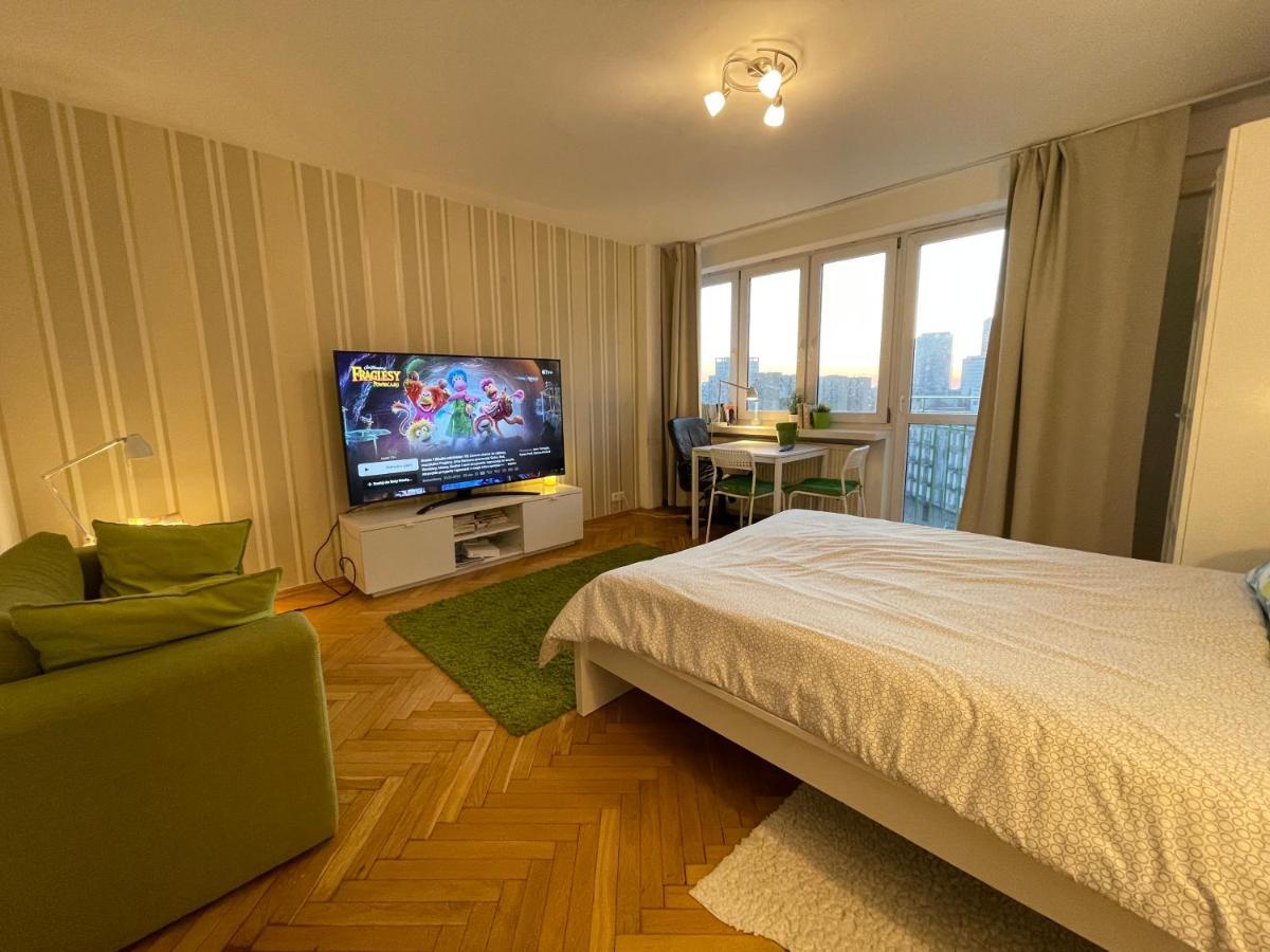 Super Rondo Onz Metro Nowe Wifi 300 Mb/s Aircondition Netflix Spotify Apartament *