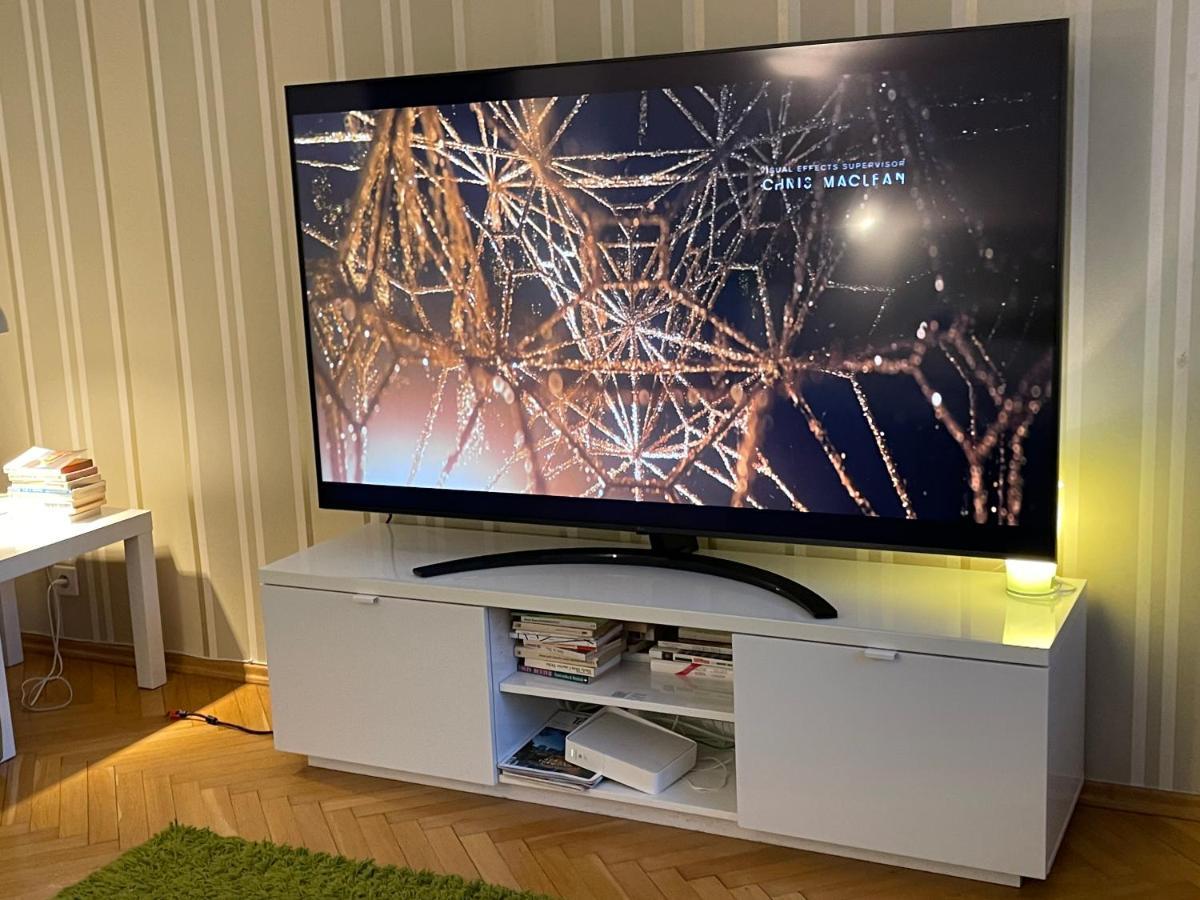 Super Rondo Onz Metro Nowe Wifi 300 Mb/s Aircondition Netflix Spotify Apartament *